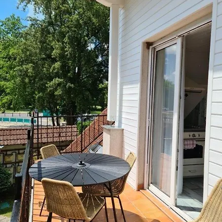 Апартаменты Rev *